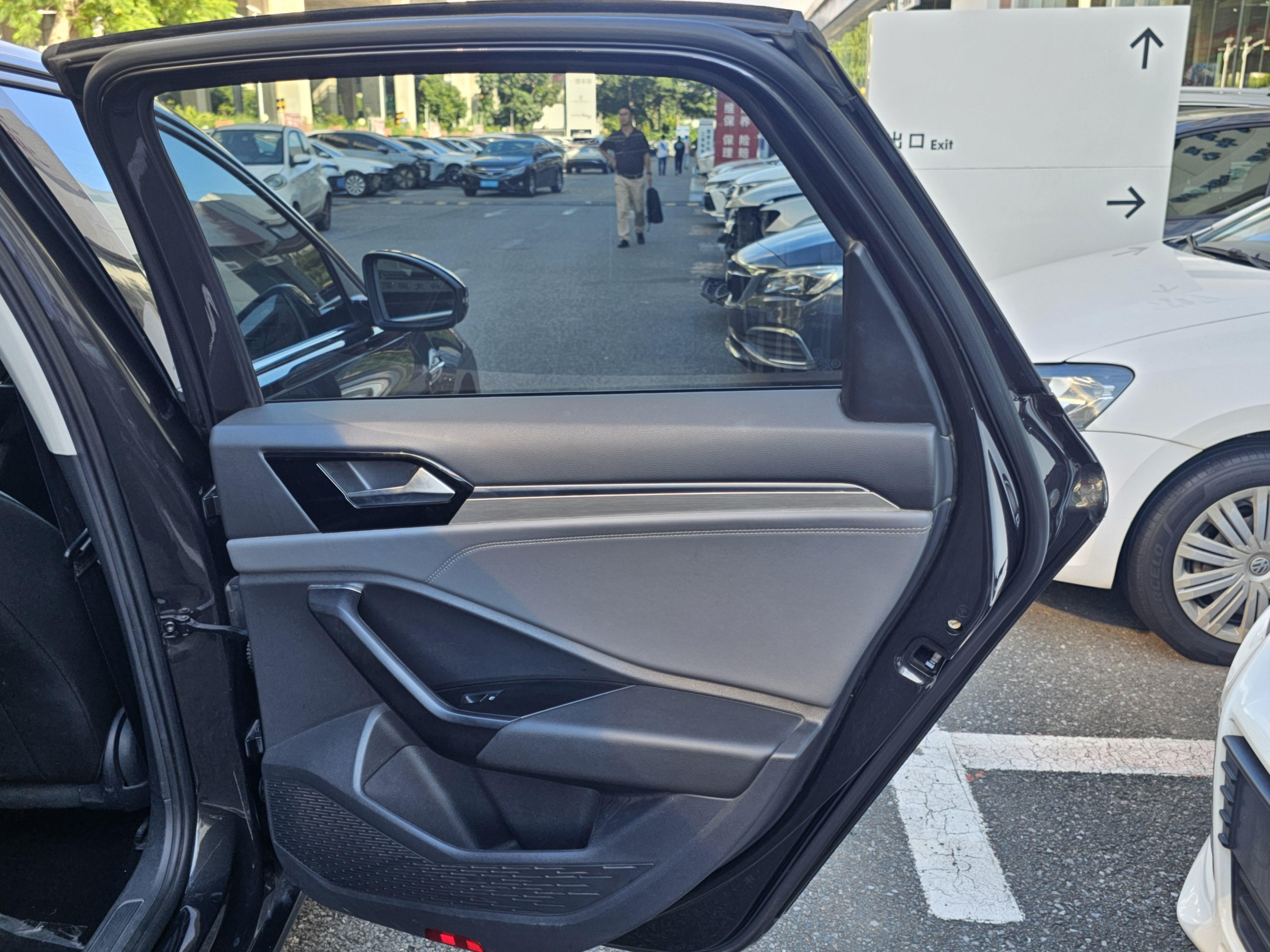Volkswagen Sagitar 2022 thumb 7