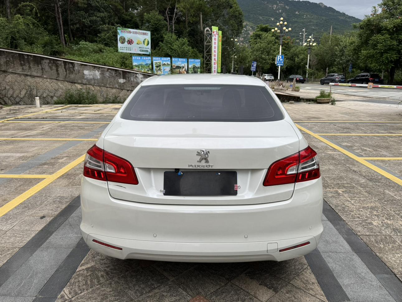 Peugeot 408 2015 thumb 3