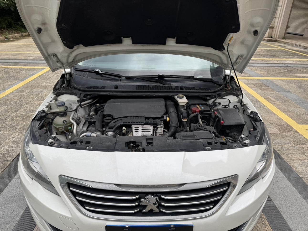 Peugeot 408 2015 thumb 6