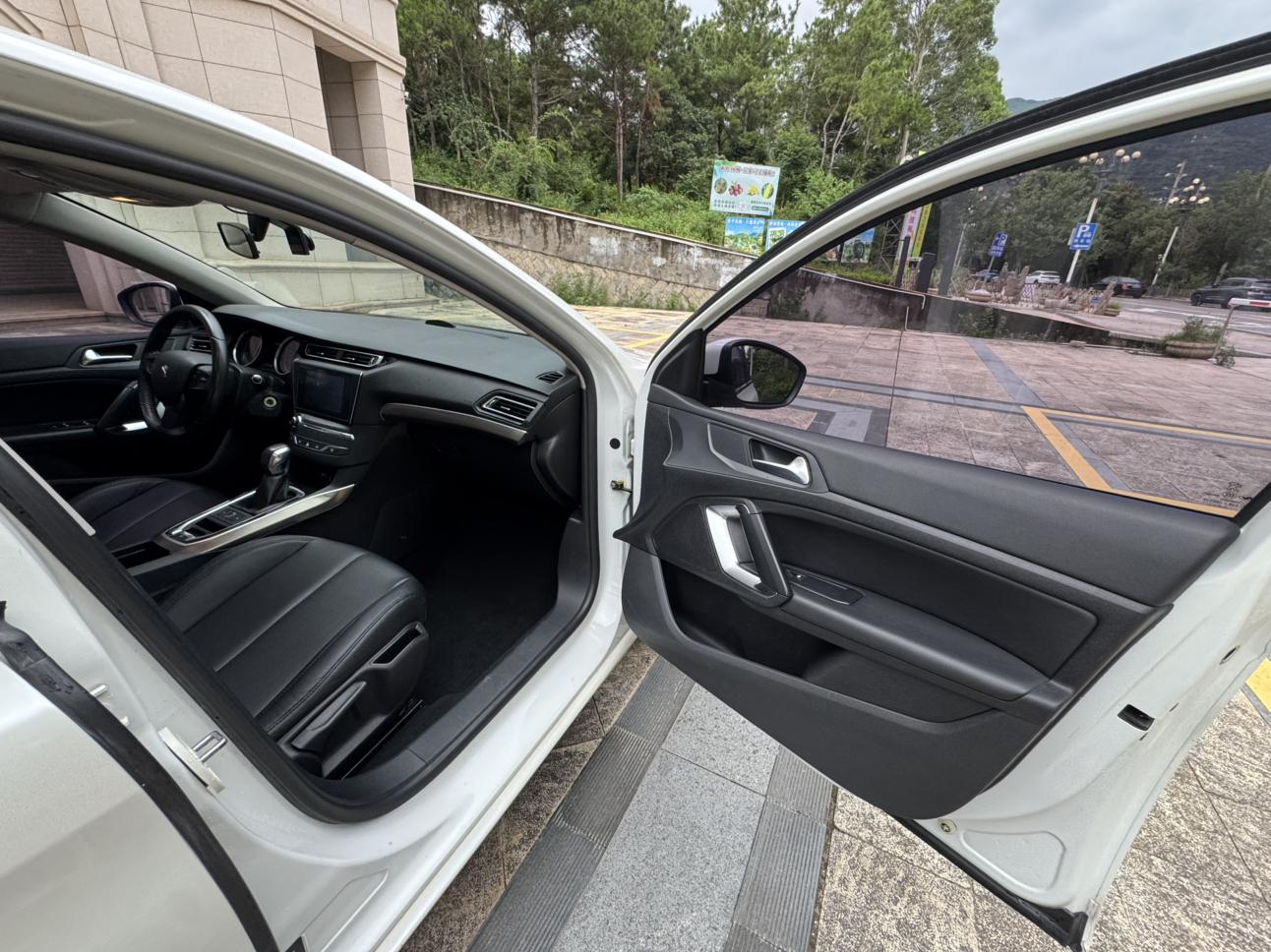 Peugeot 408 2015 thumb 7