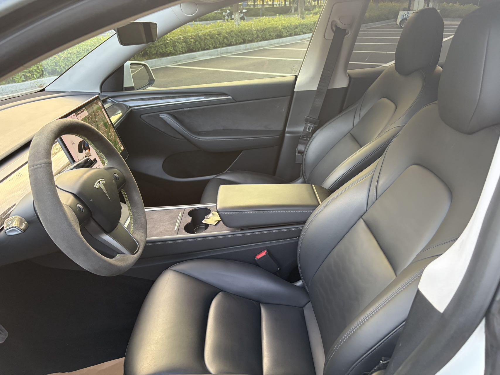 Tesla Model Y 2021 thumb 10