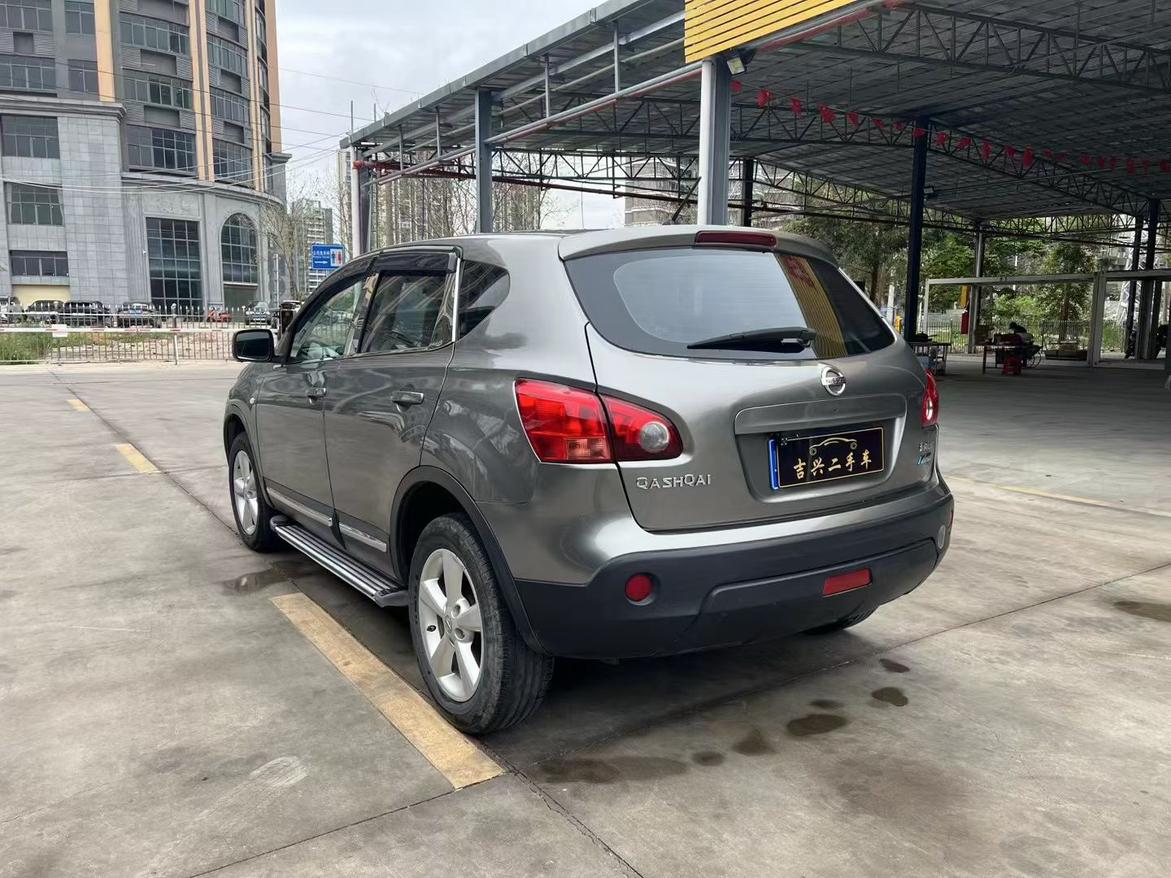 Nissan Qashqai+2 2011 thumb 2