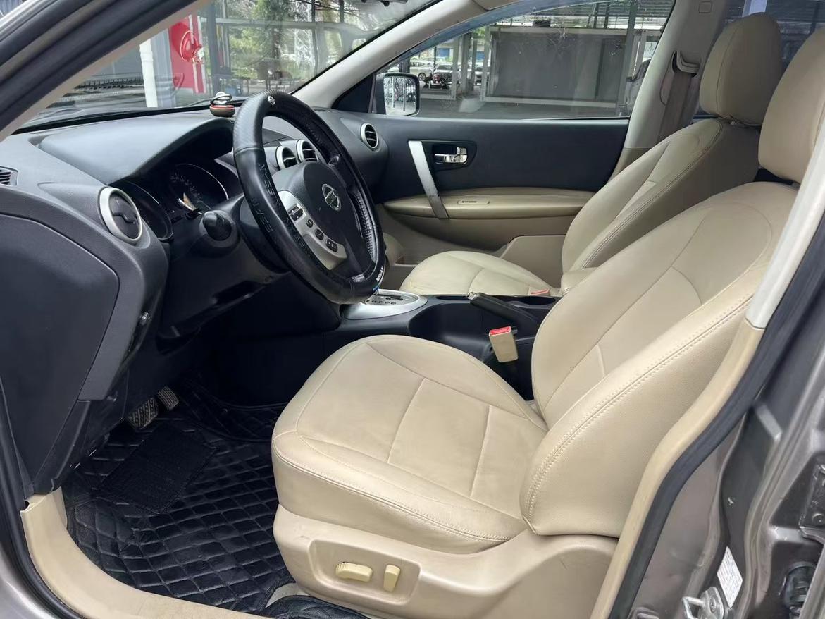 Nissan Qashqai+2 2011 thumb 6