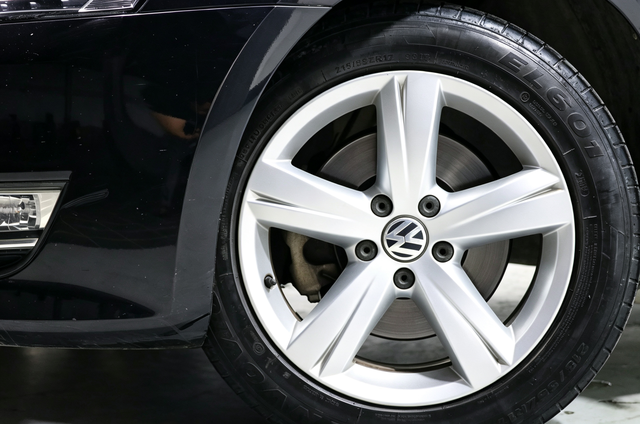 Volkswagen Passat (North America and China) 2014 thumb 9