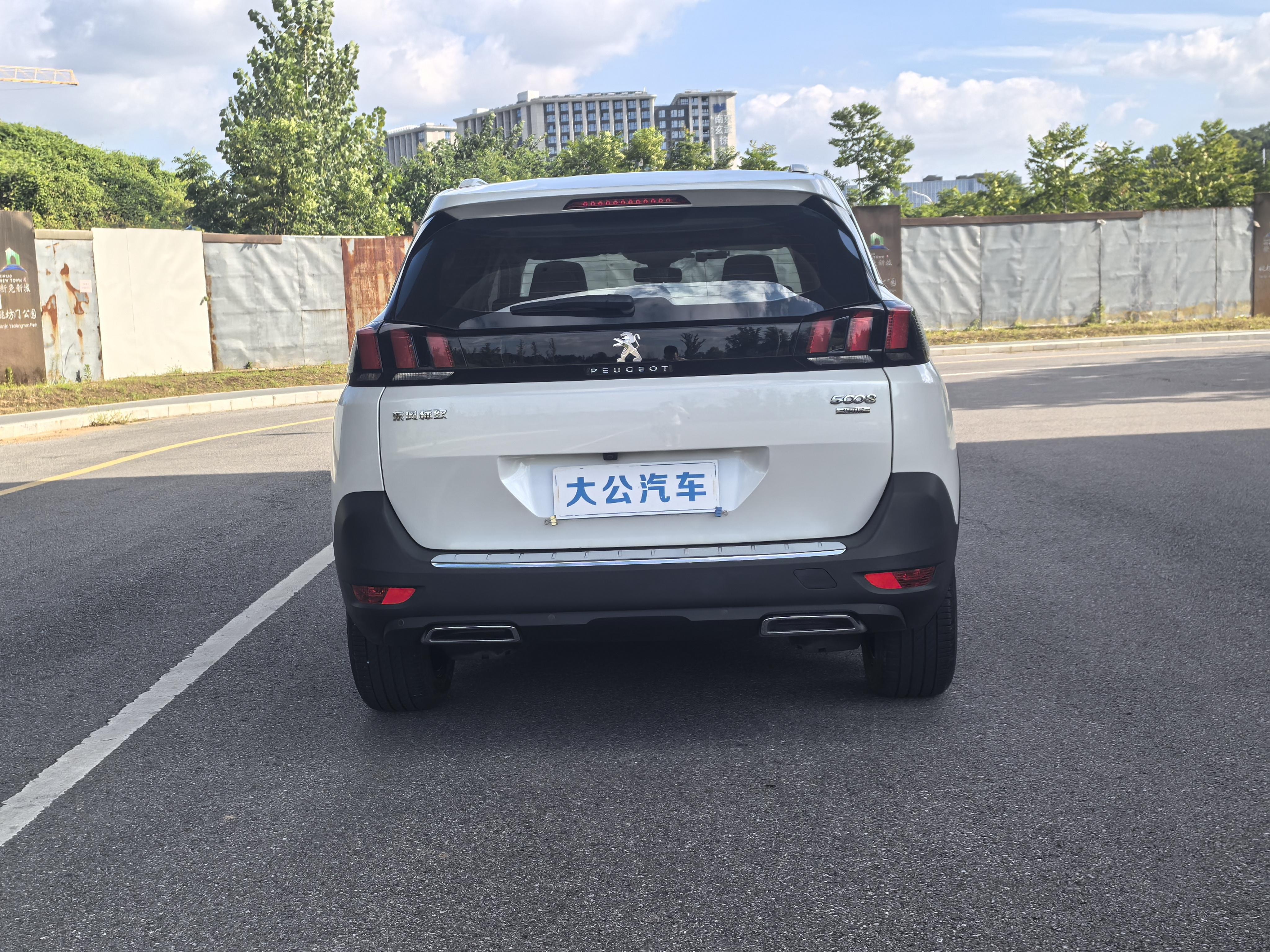 Peugeot 5008 2017 thumb 2