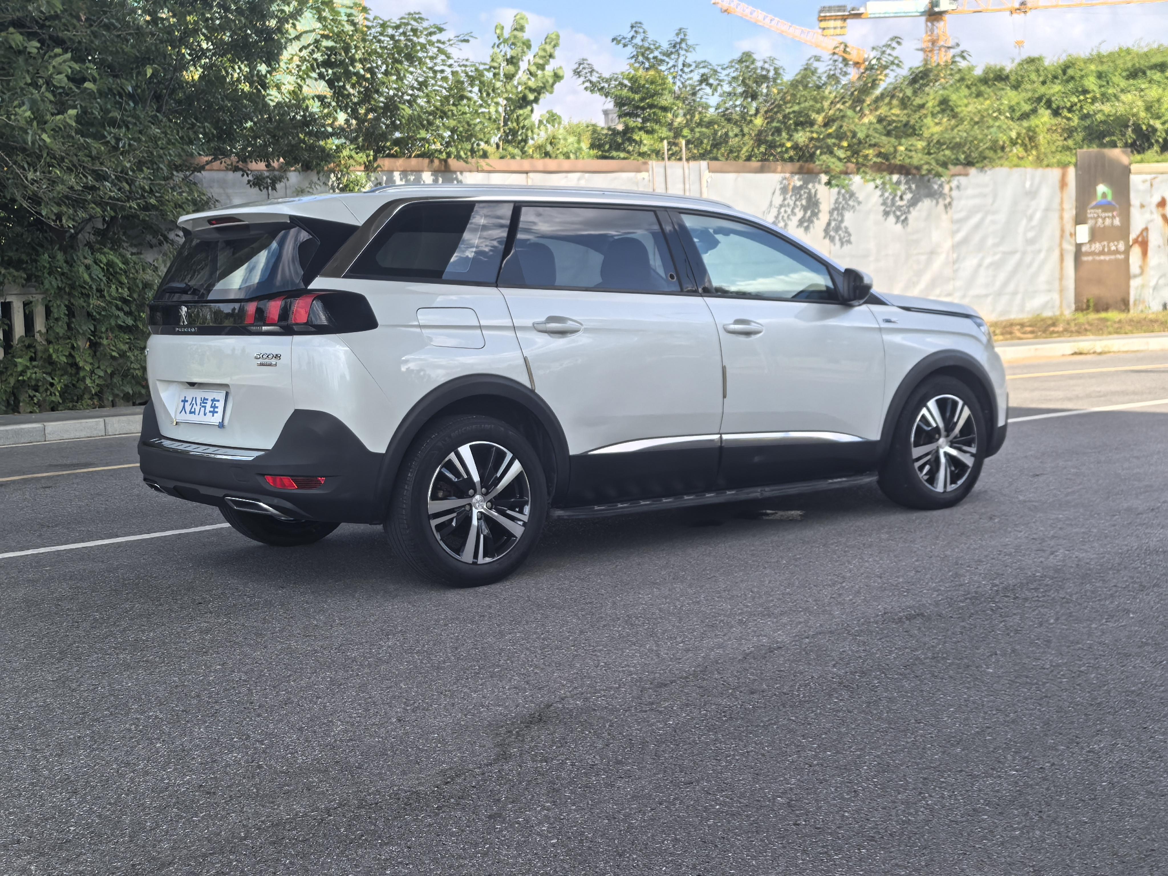 Peugeot 5008 2017 thumb 3