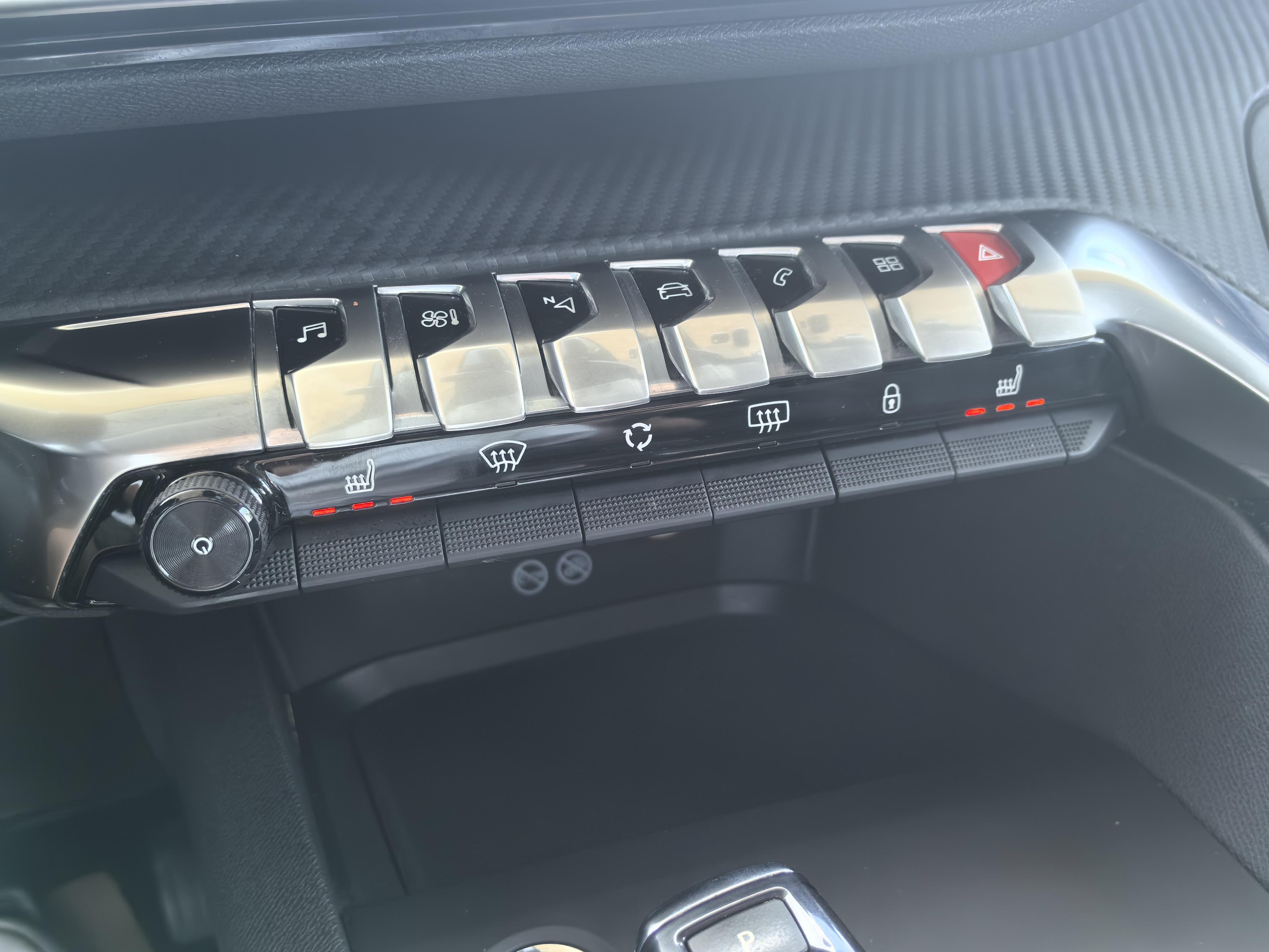 Peugeot 5008 2017 thumb 6
