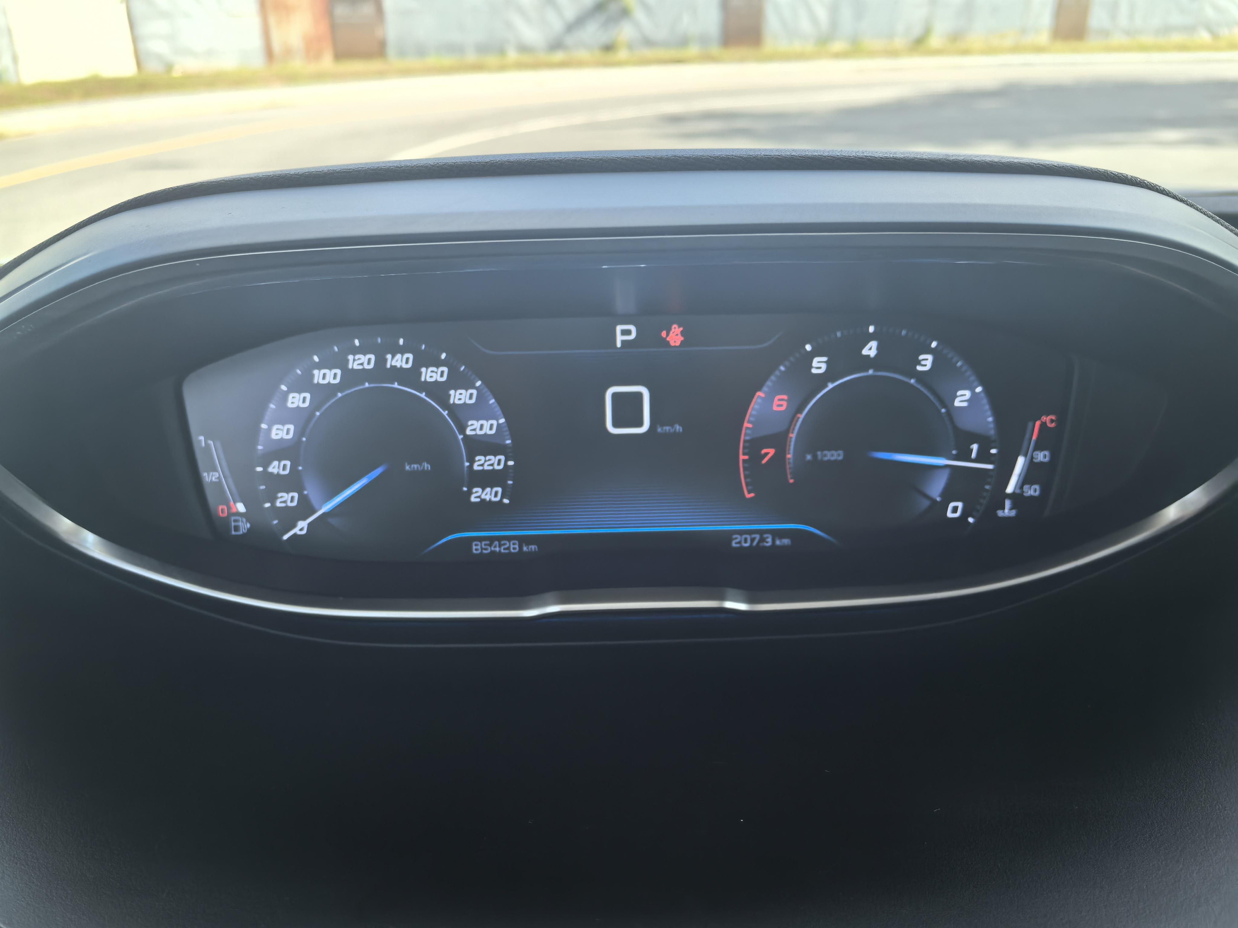 Peugeot 5008 2017 thumb 8