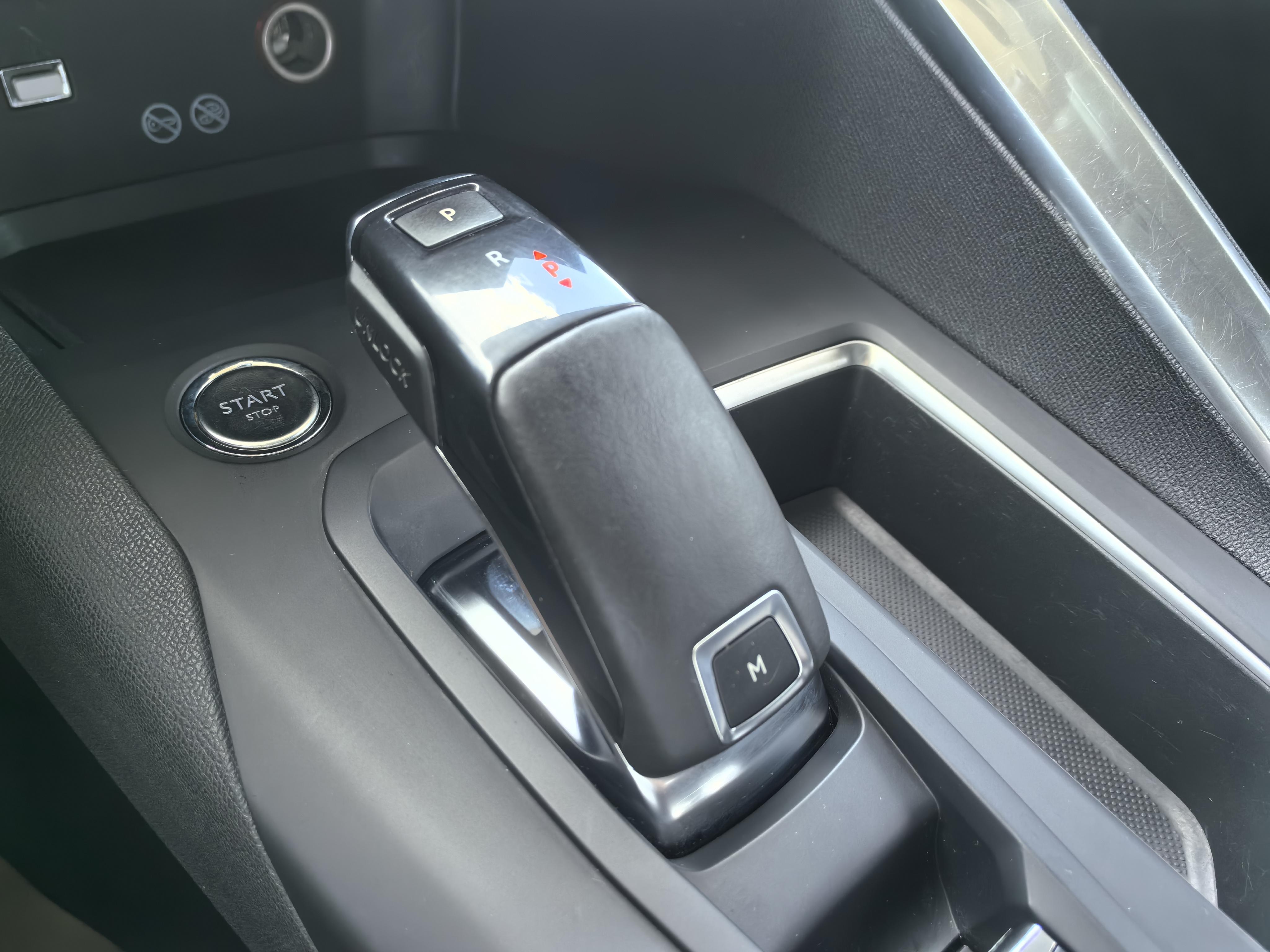 Peugeot 5008 2017 thumb 10