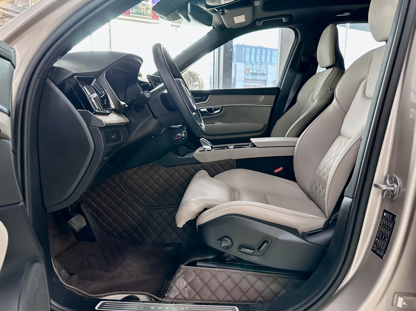 Volvo XC90 2025 thumb 6