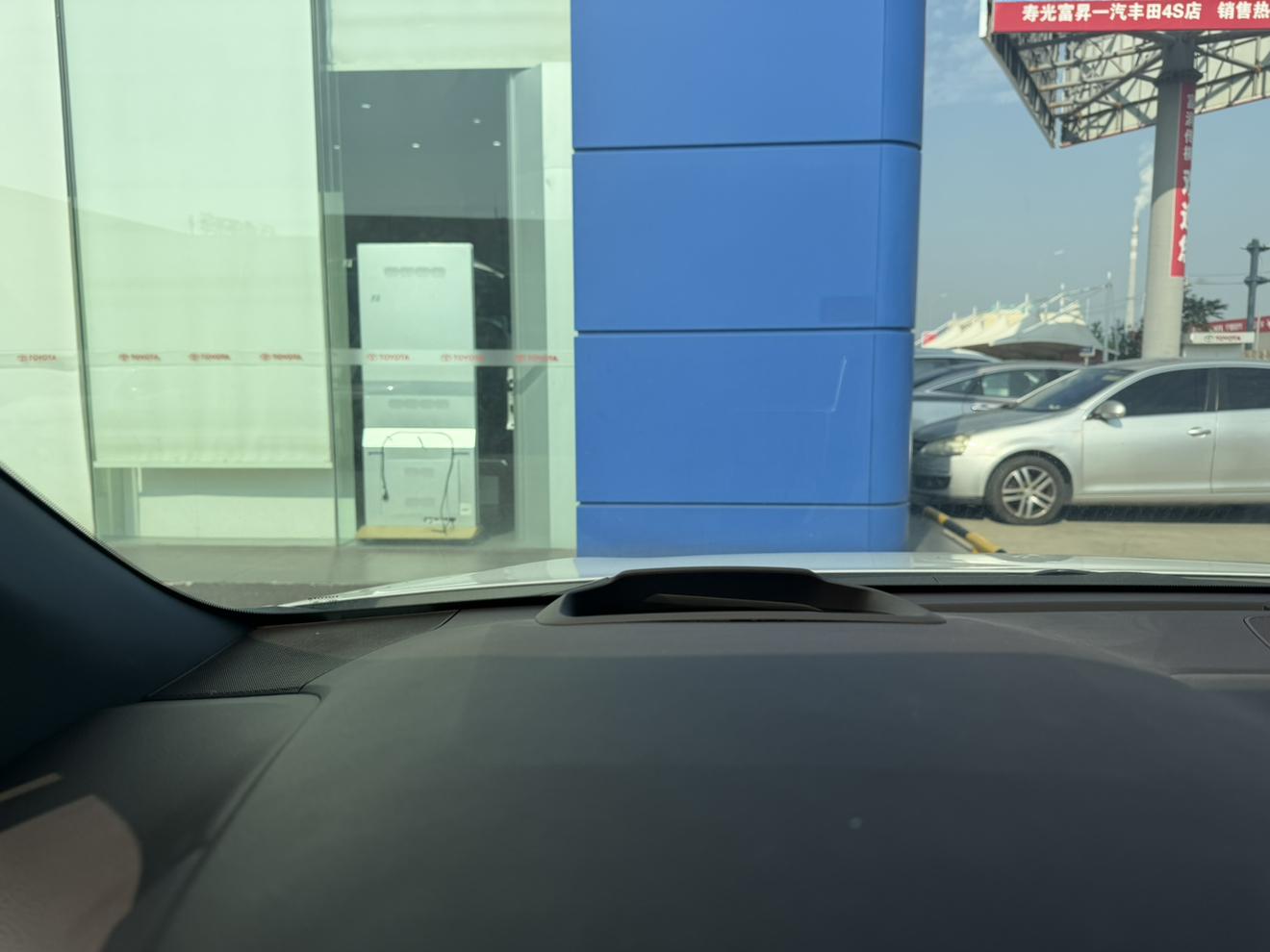 Toyota Granvia 2024 thumb 4