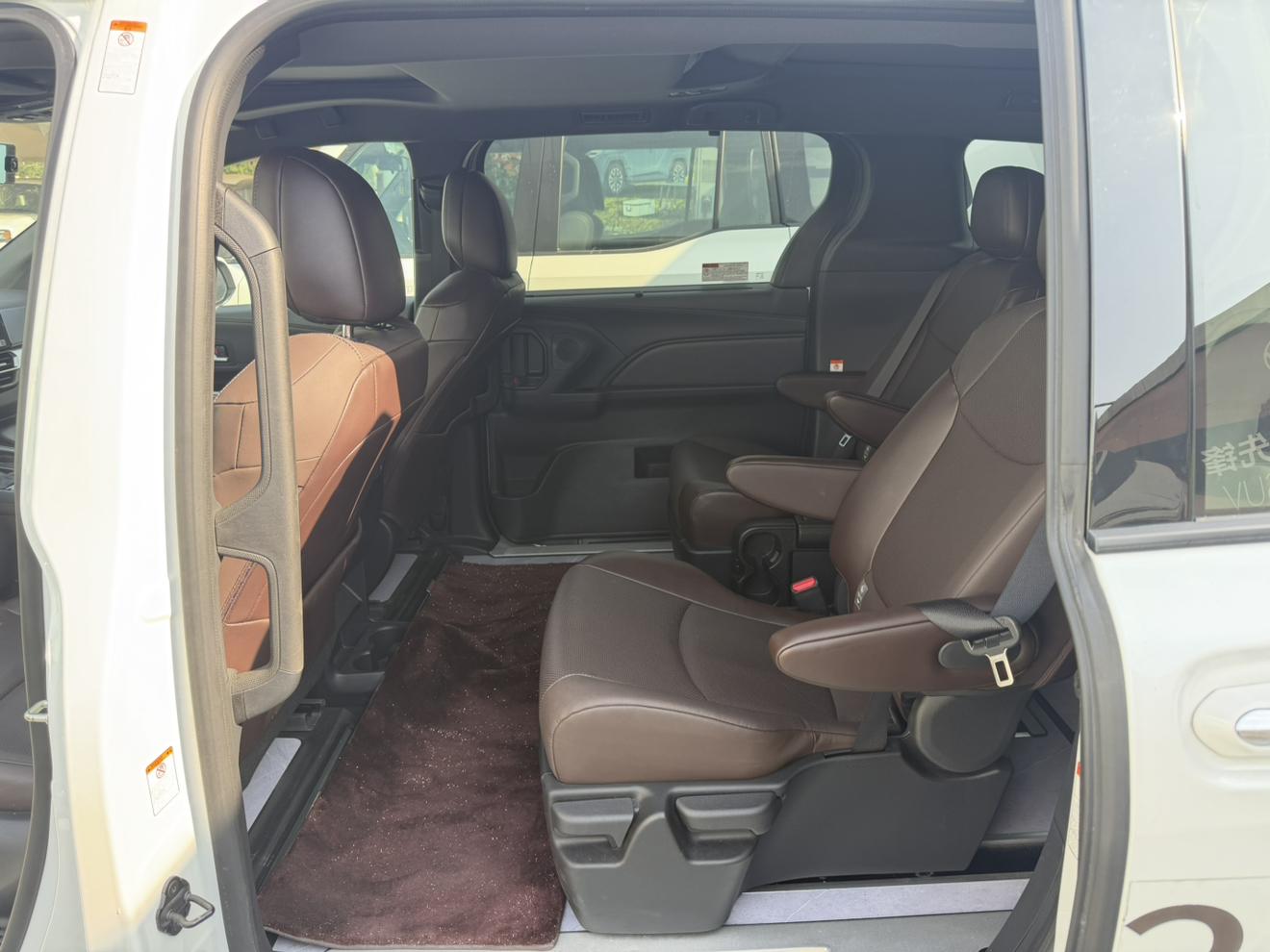 Toyota Granvia 2024 thumb 8