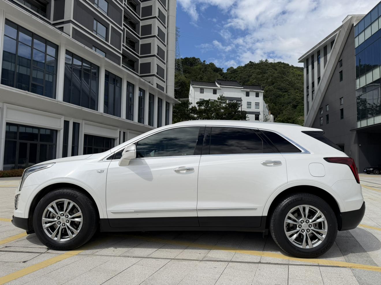 Cadillac XT5 2020 thumb 2