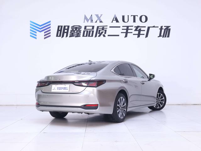 Lexus ES 2025 thumb 2