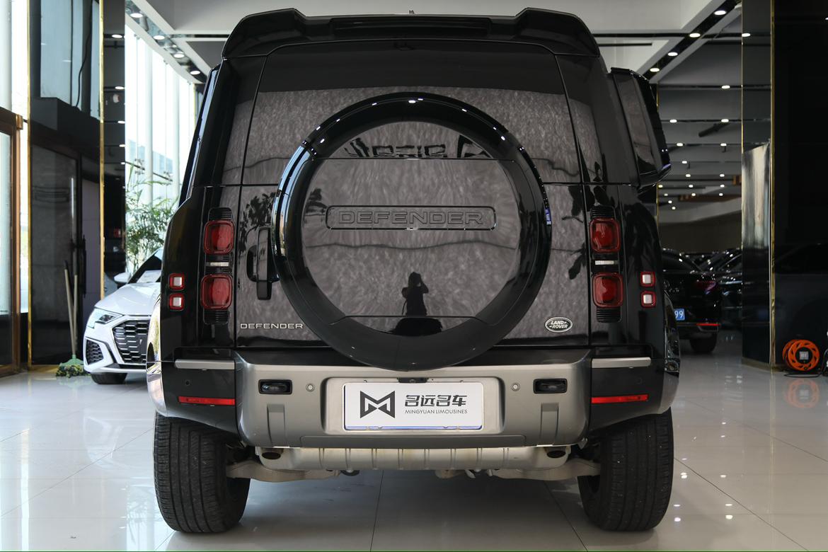 Land Rover Defender 2024 thumb 3