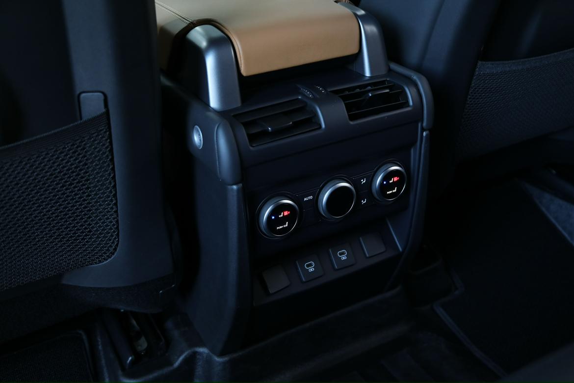 Land Rover Defender 2024 thumb 8
