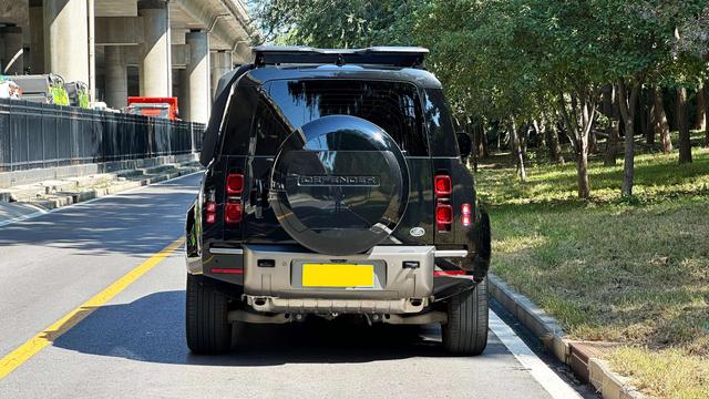 Land Rover Defender 2025 thumb 2