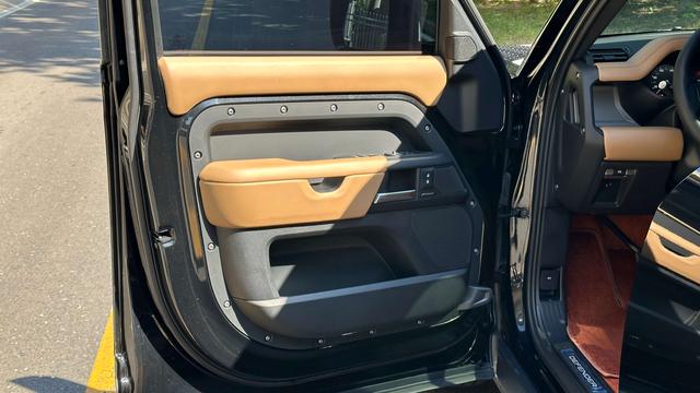 Land Rover Defender 2025 thumb 5