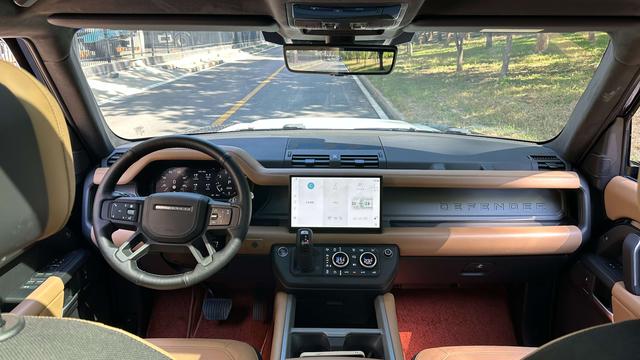 Land Rover Defender 2025 thumb 6