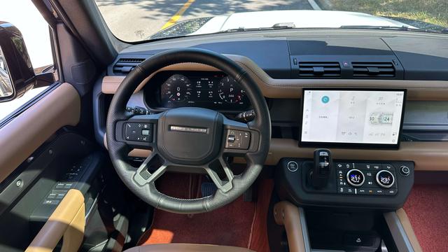 Land Rover Defender 2025 thumb 8
