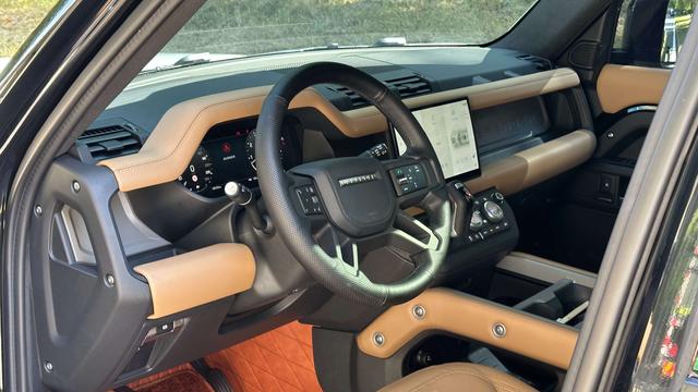 Land Rover Defender 2025 thumb 9