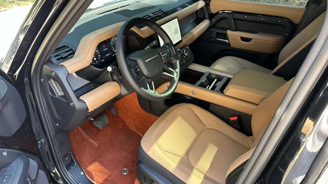 Land Rover Defender 2025 thumb 10