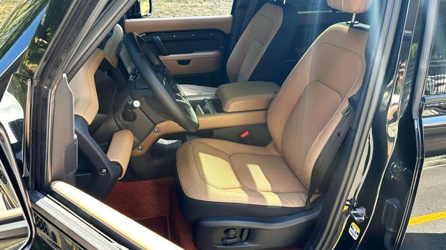 Land Rover Defender 2025 thumb 11