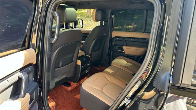 Land Rover Defender 2025 thumb 12