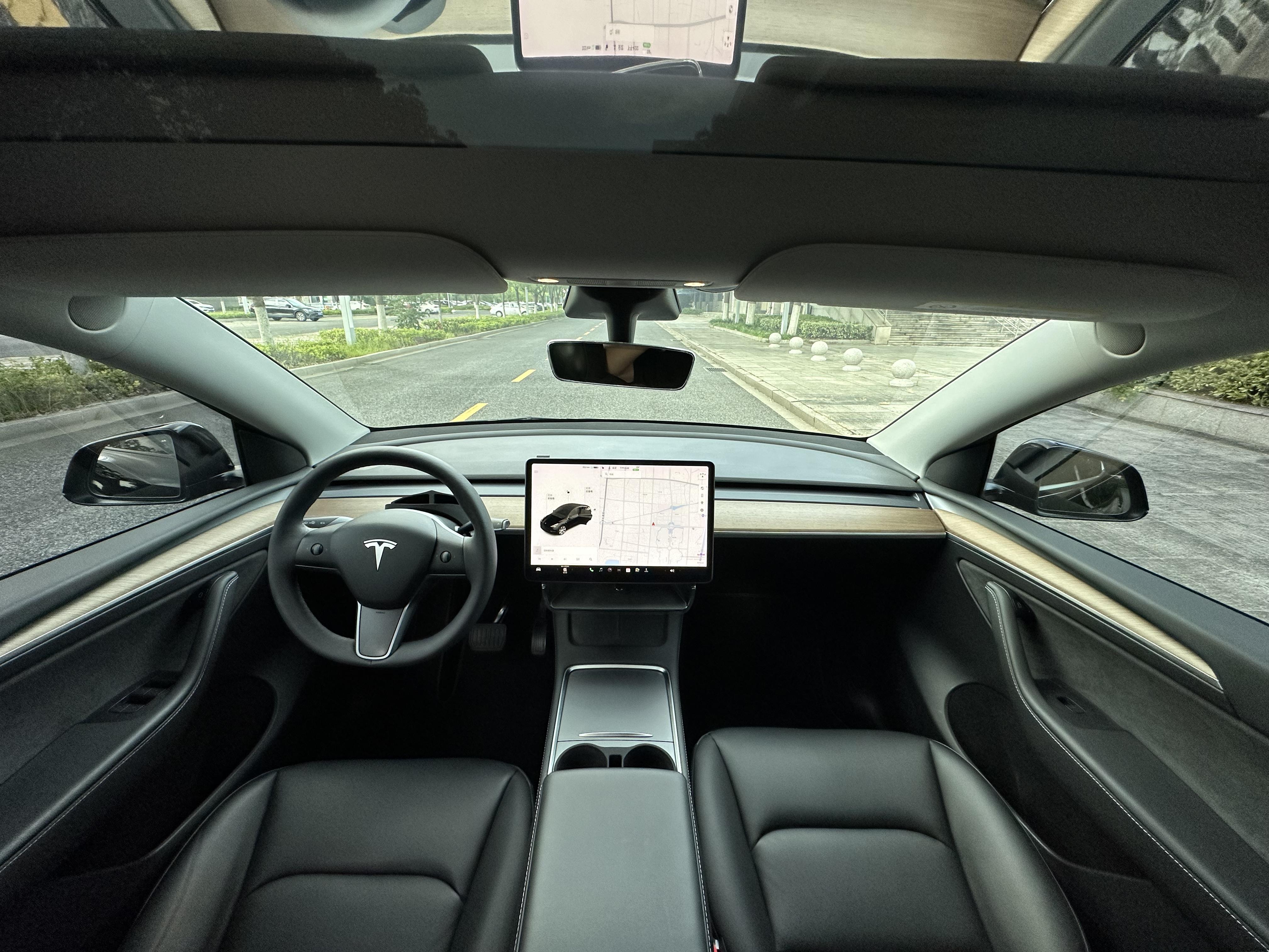 Tesla Model Y 2021 thumb 6