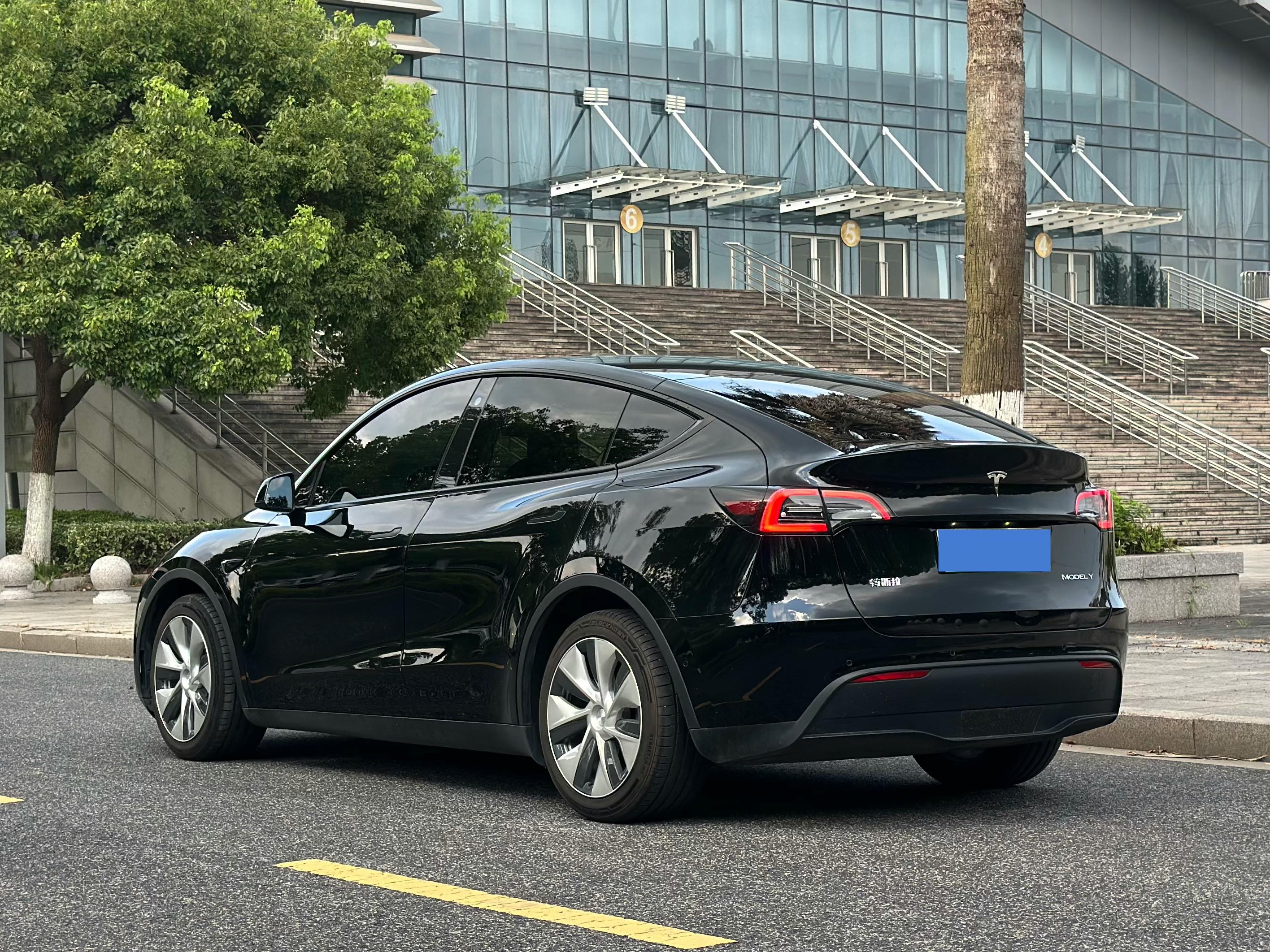 Tesla Model Y 2021 thumb 11
