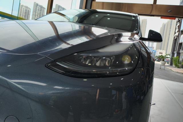 Tesla Model Y 2022 thumb 2