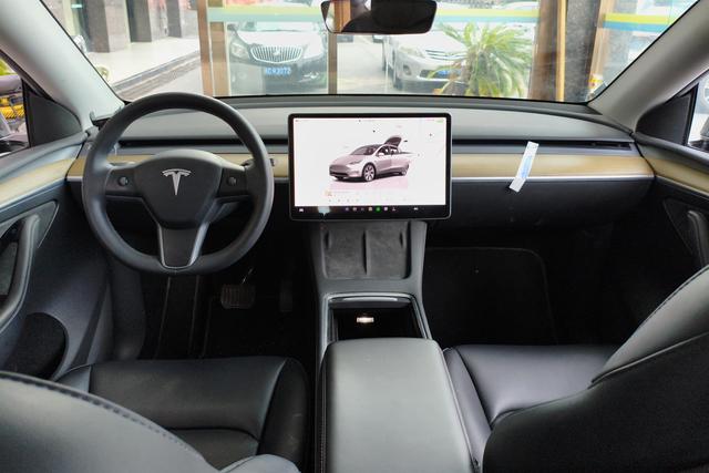 Tesla Model Y 2022 thumb 12