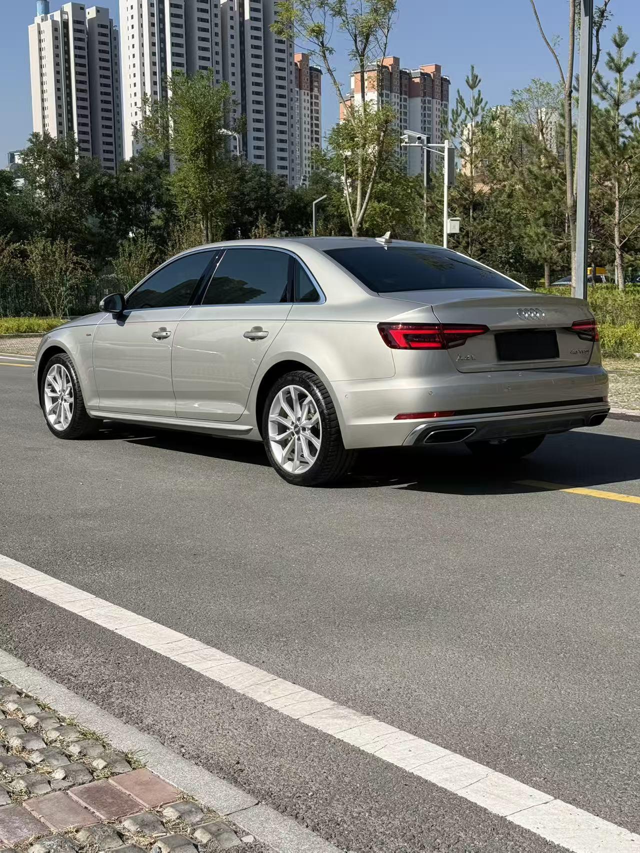 Audi A4 2019 thumb 2