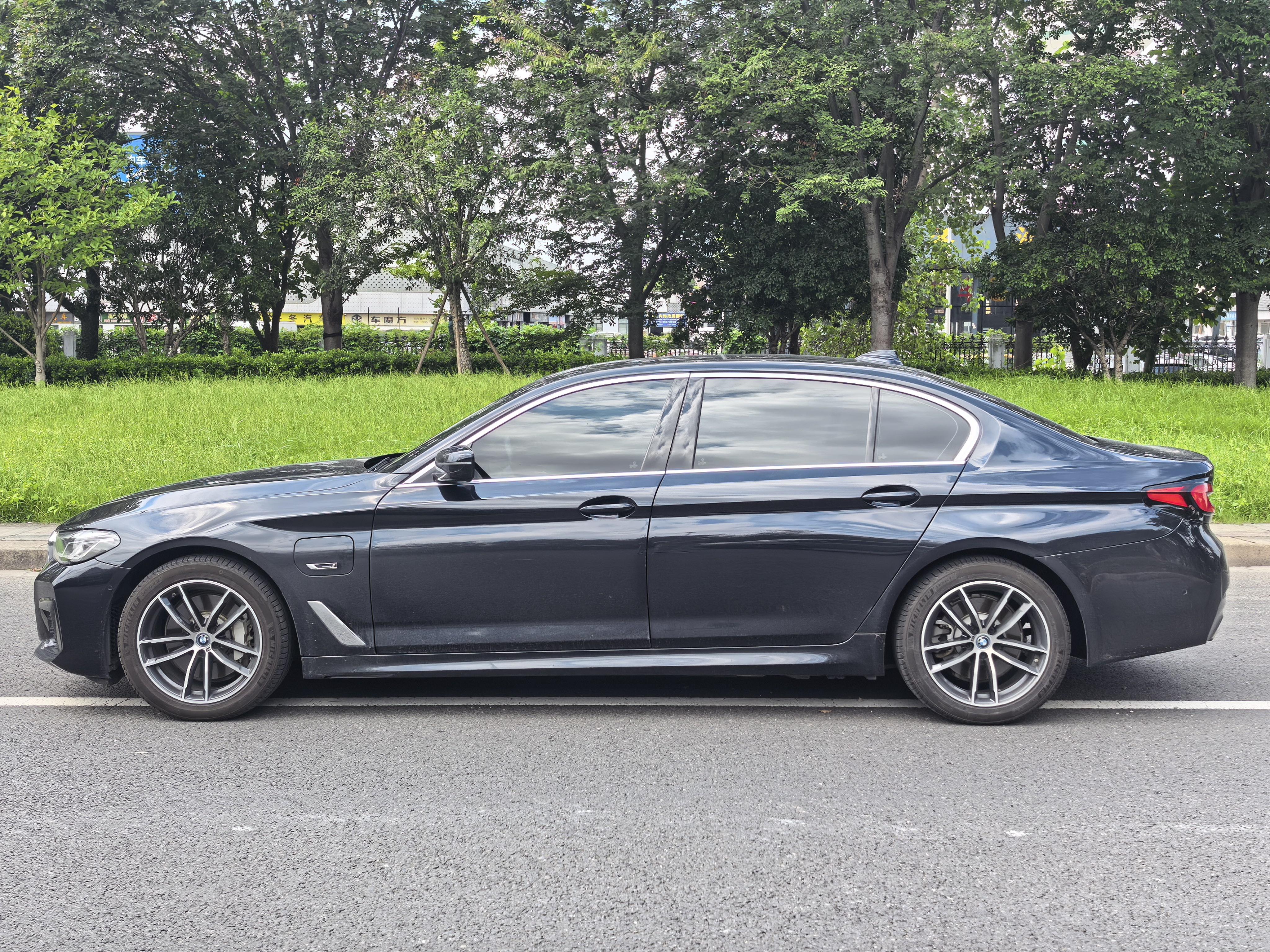 BMW 5 серии 2022 thumb 2