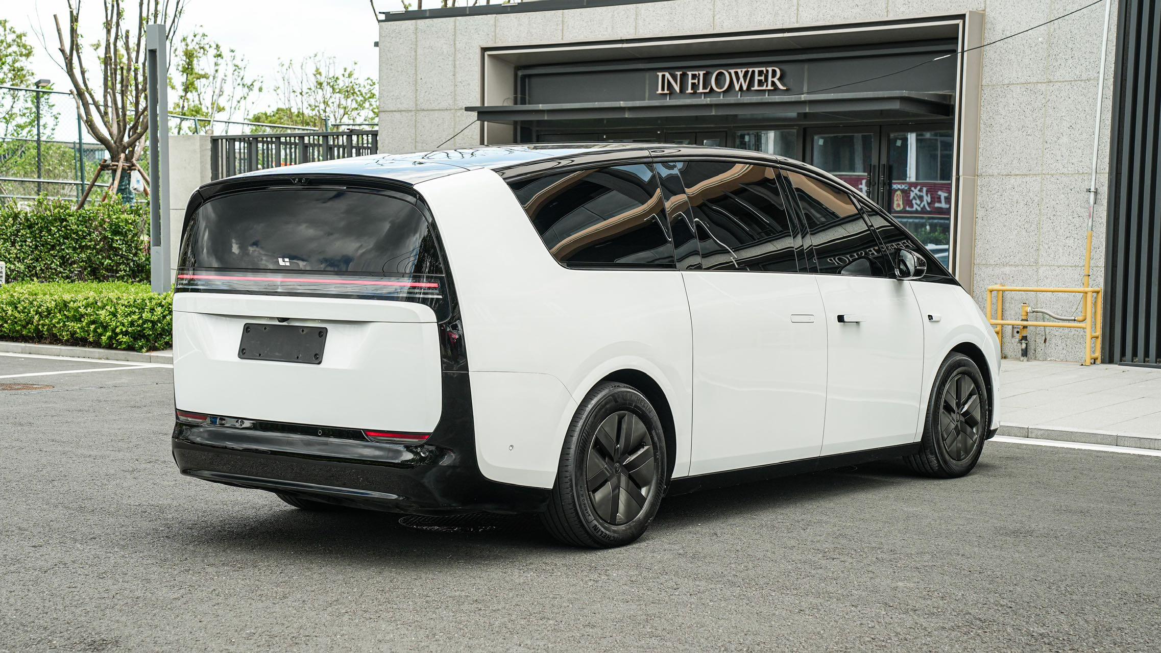 Lixiang (Li Auto) Mega 2025 thumb 5