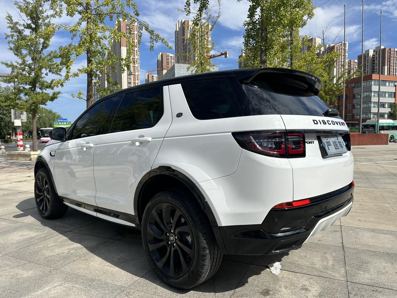Land Rover Discovery Sport 2024 thumb 2
