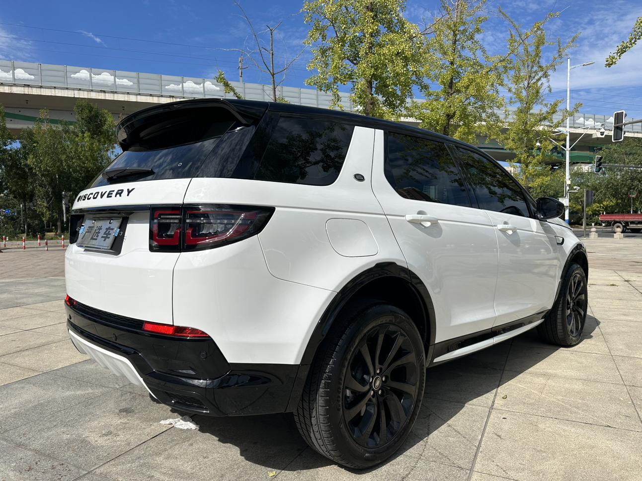 Land Rover Discovery Sport 2024 thumb 4