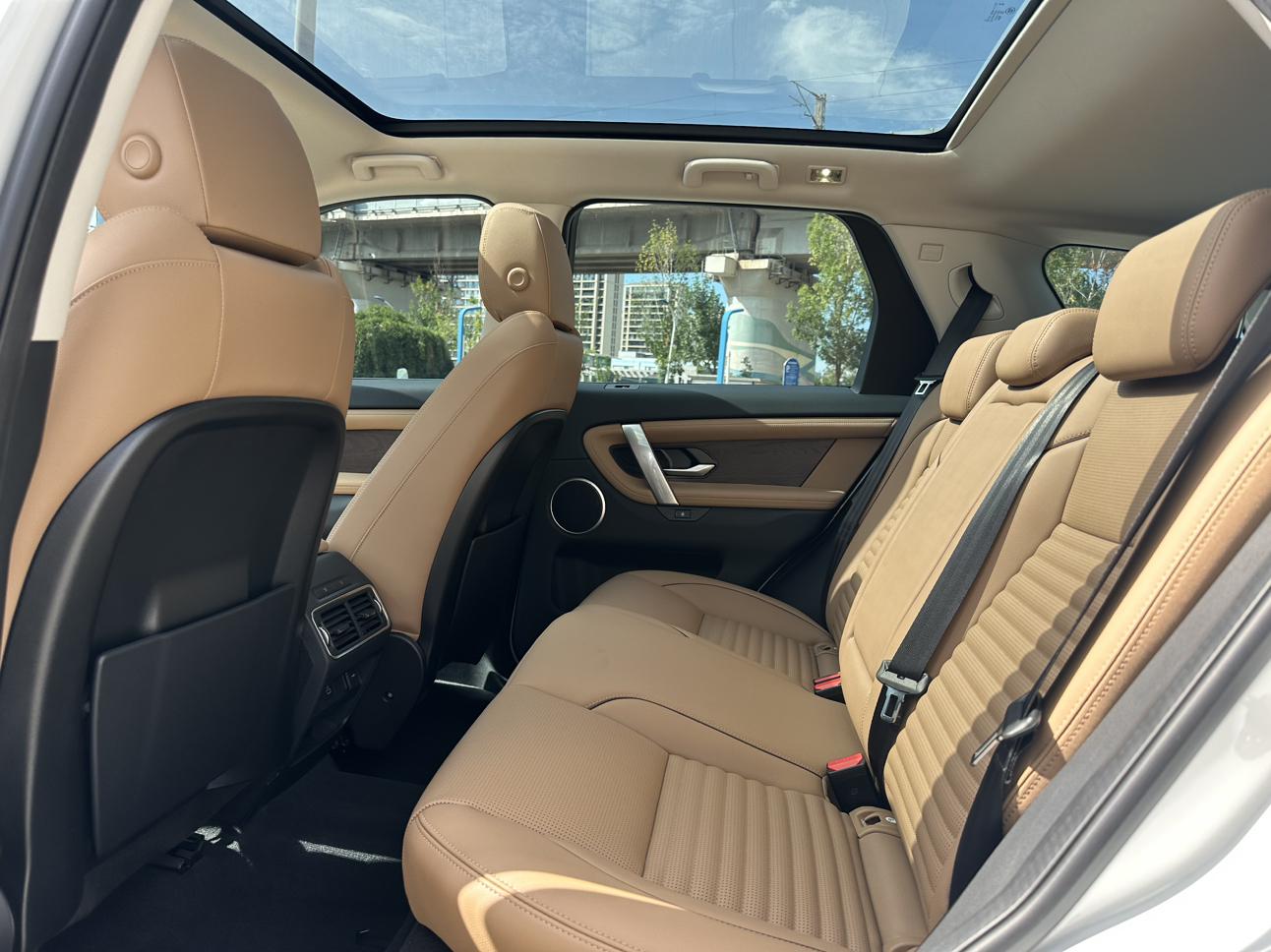 Land Rover Discovery Sport 2024 thumb 11