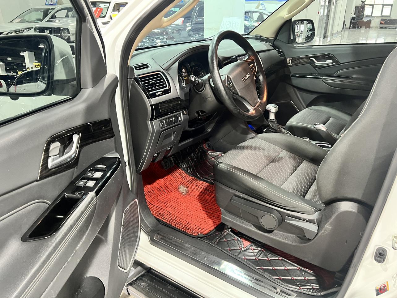 Isuzu MU-X 2019 thumb 6