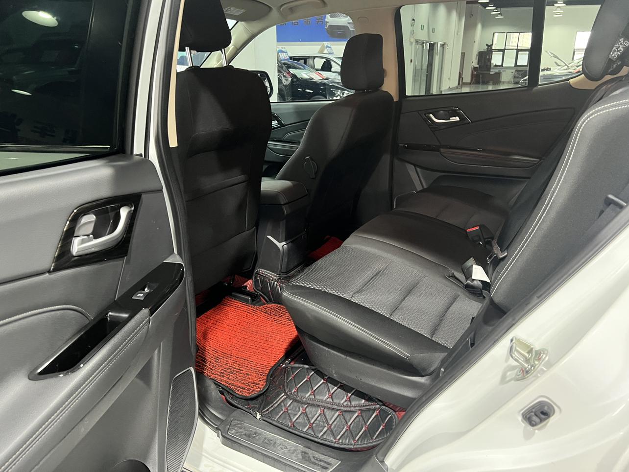 Isuzu MU-X 2019 thumb 7