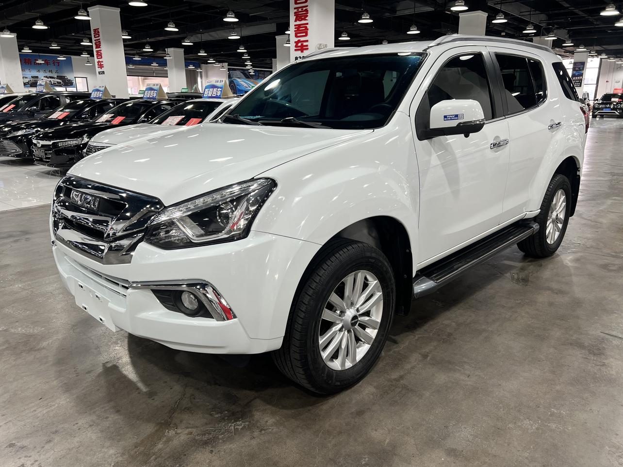 Isuzu MU-X 2019 thumb 8