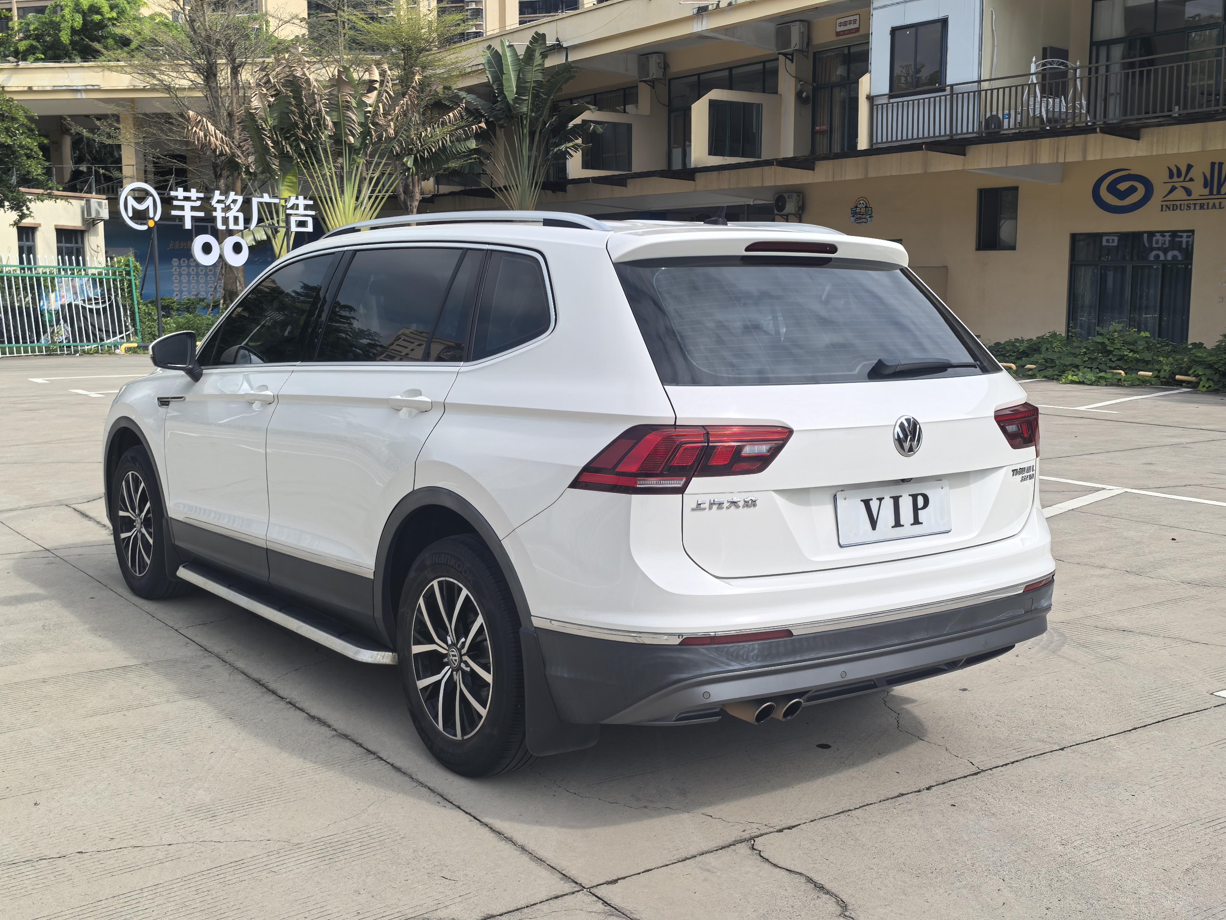 Volkswagen Tiguan 2018 thumb 2