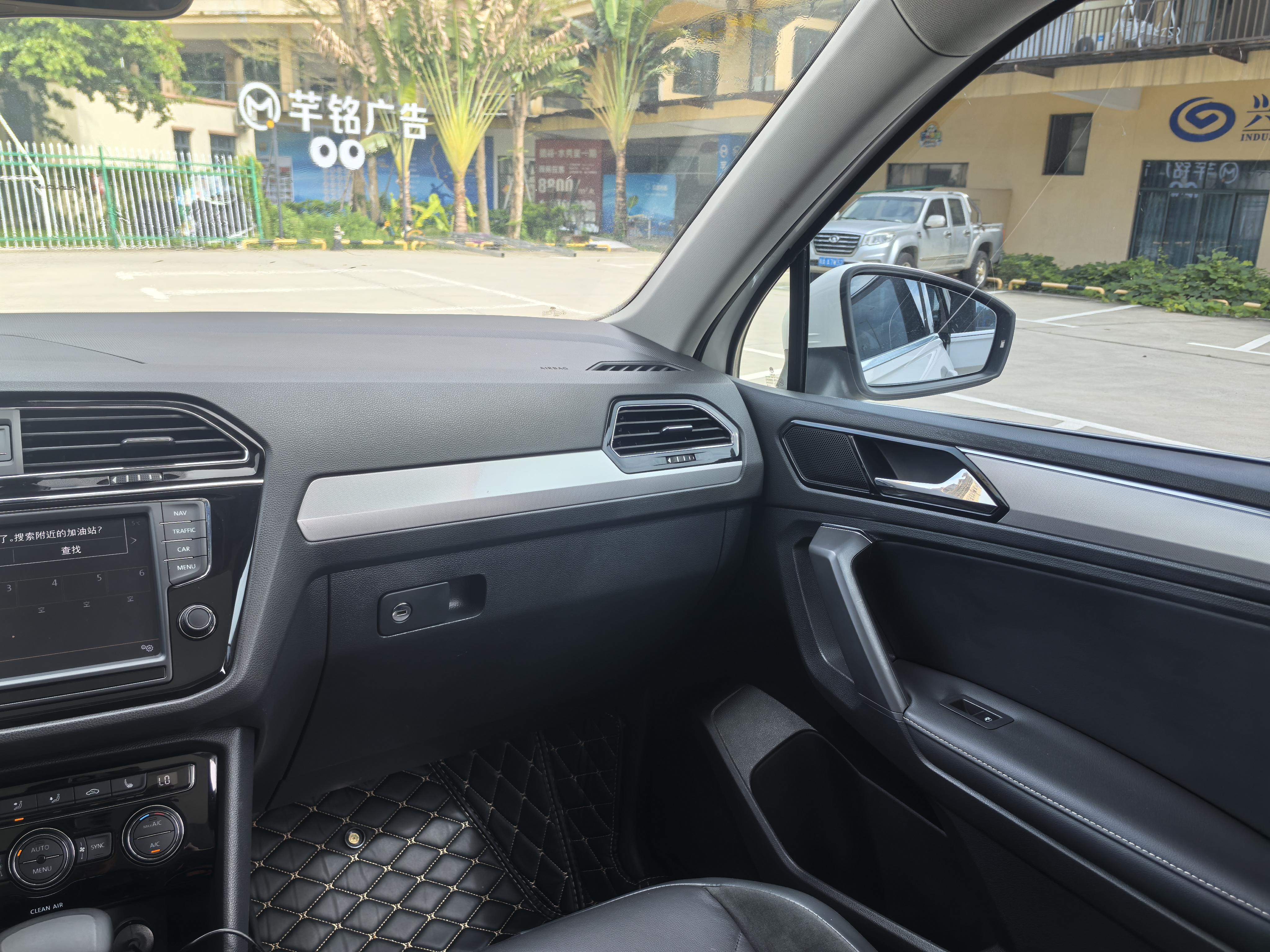 Volkswagen Tiguan 2018 thumb 9