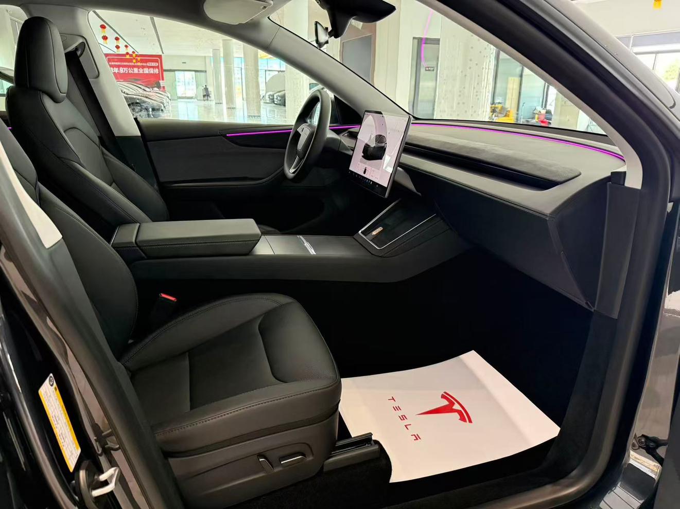 Tesla Model Y 2025 thumb 5