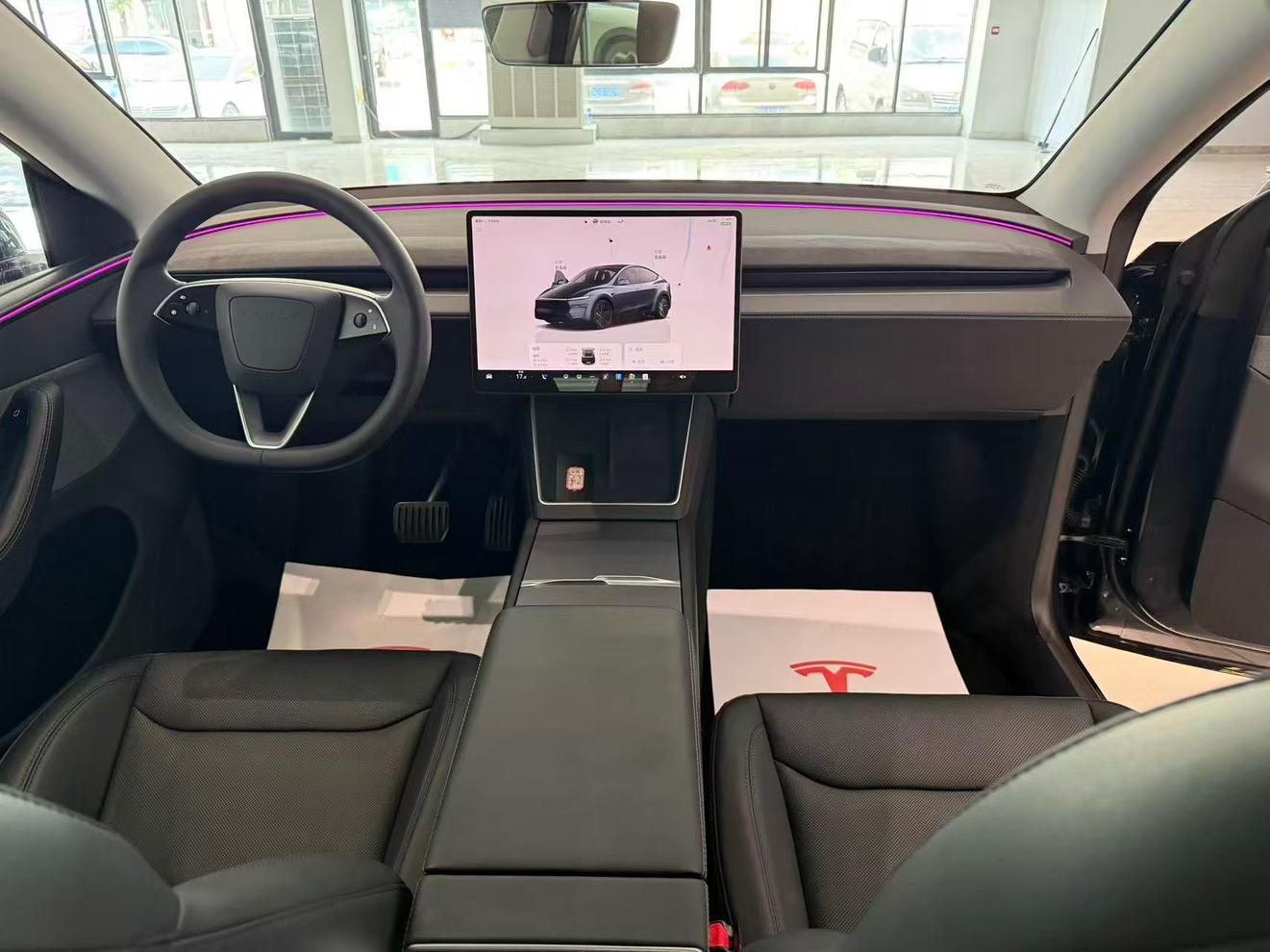 Tesla Model Y 2025 thumb 6