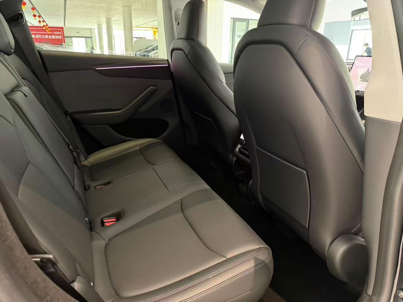 Tesla Model Y 2025 thumb 7
