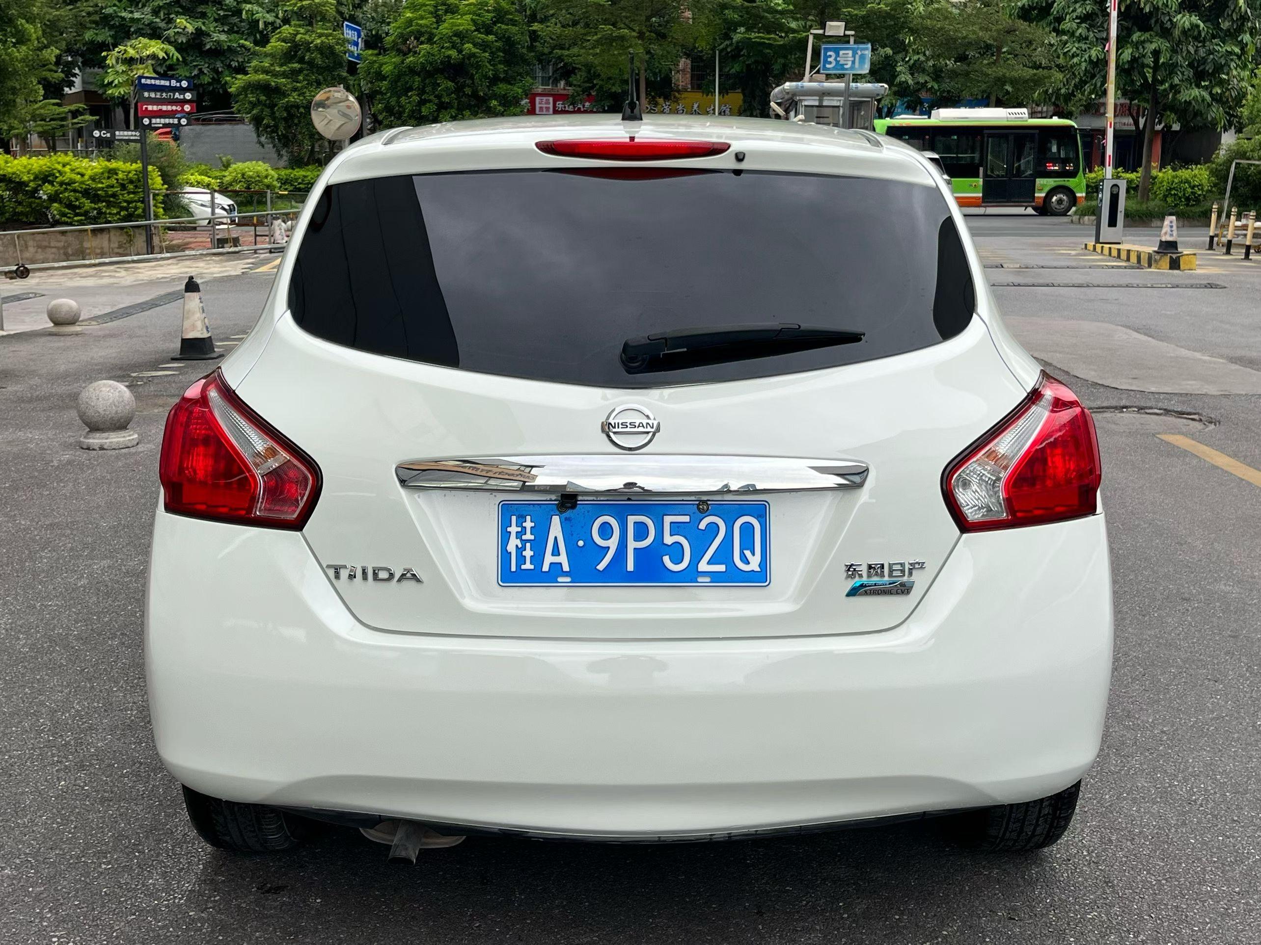 Nissan Tiida 2014 thumb 3