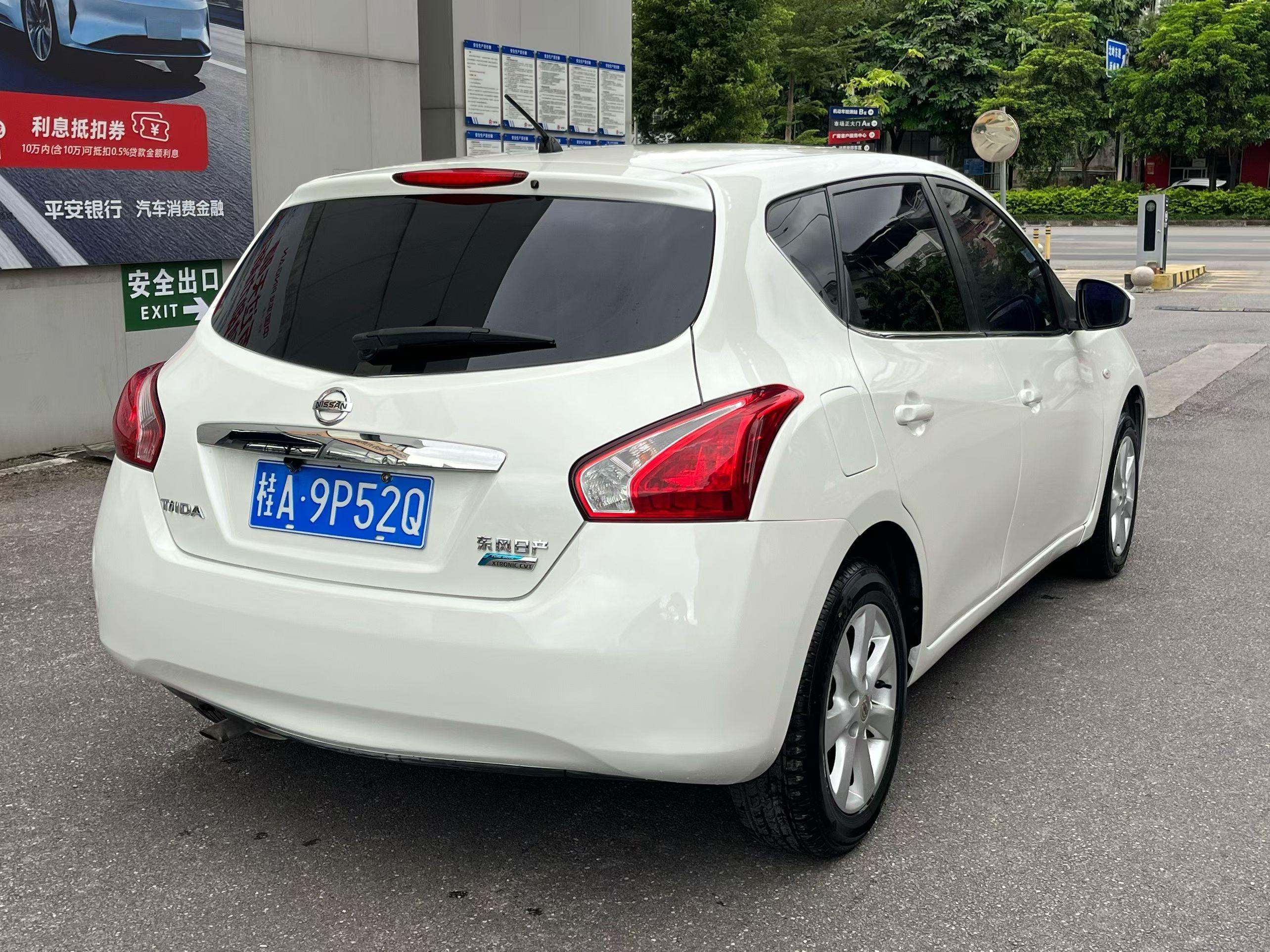 Nissan Tiida 2014 thumb 4