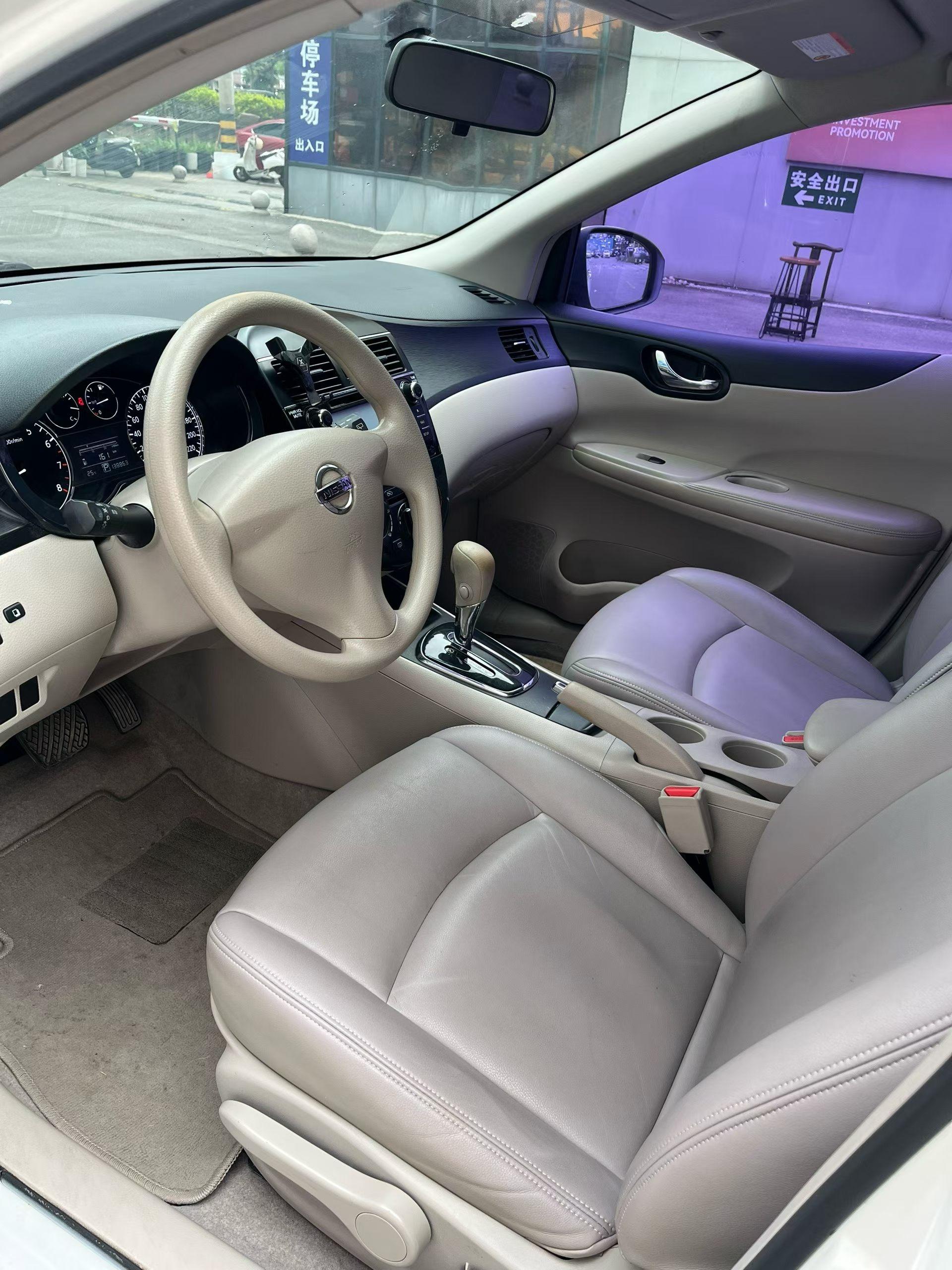 Nissan Tiida 2014 thumb 5