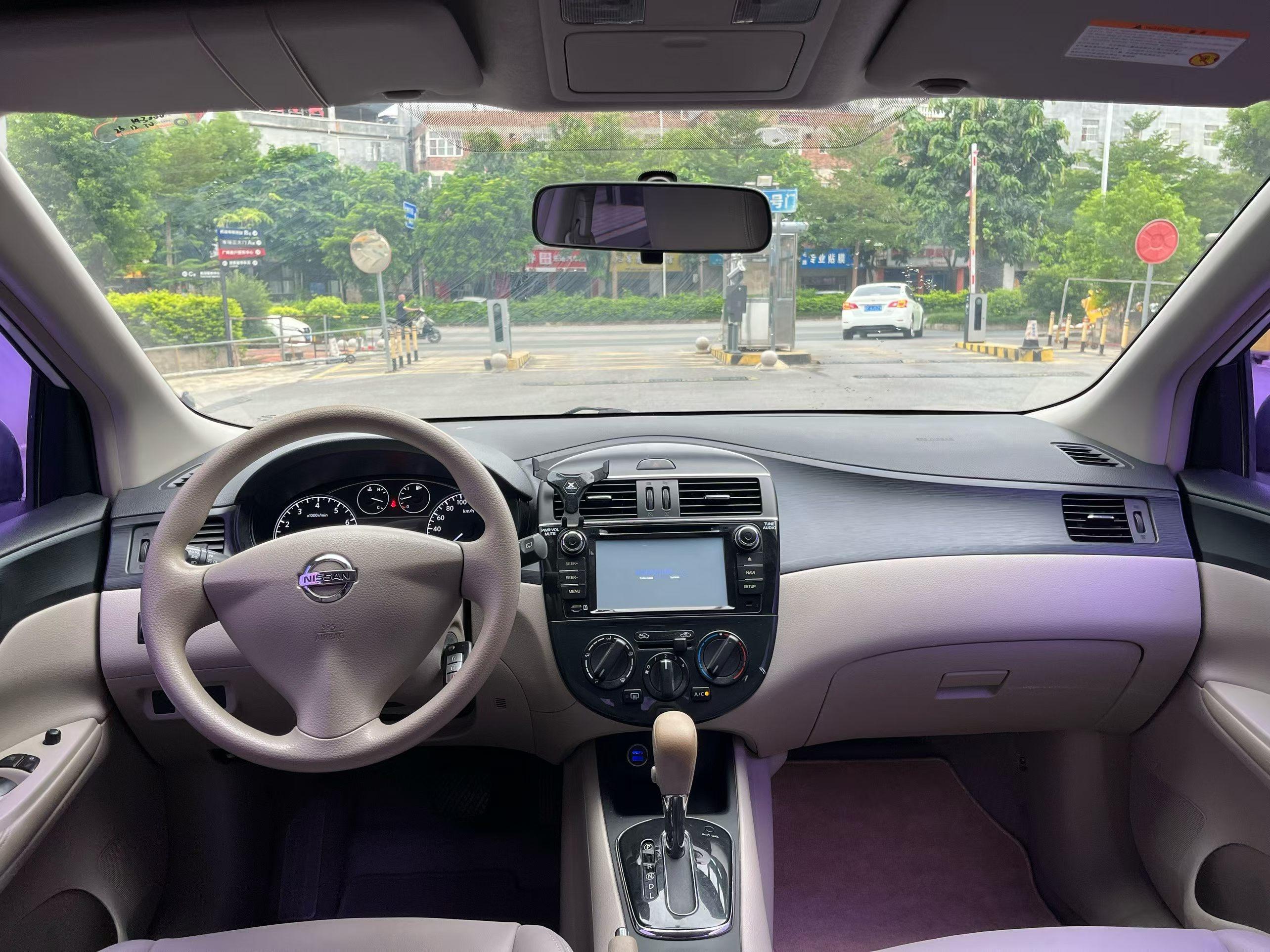 Nissan Tiida 2014 thumb 6